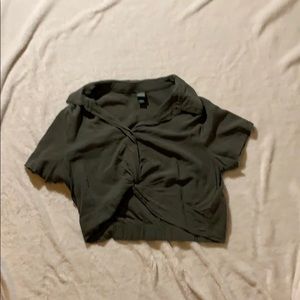 Adorable army green collared crop✨